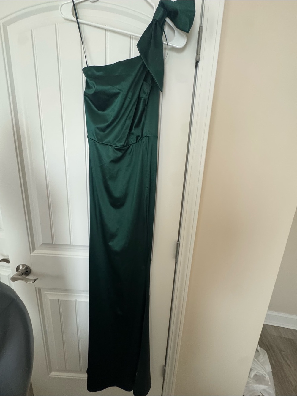 Emerald One-Shoulder Satin Evening Gown